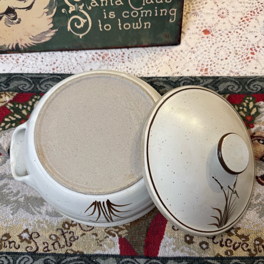 Gorgeous Handmade Pottery Casserole Dish - Picture 4 of 6